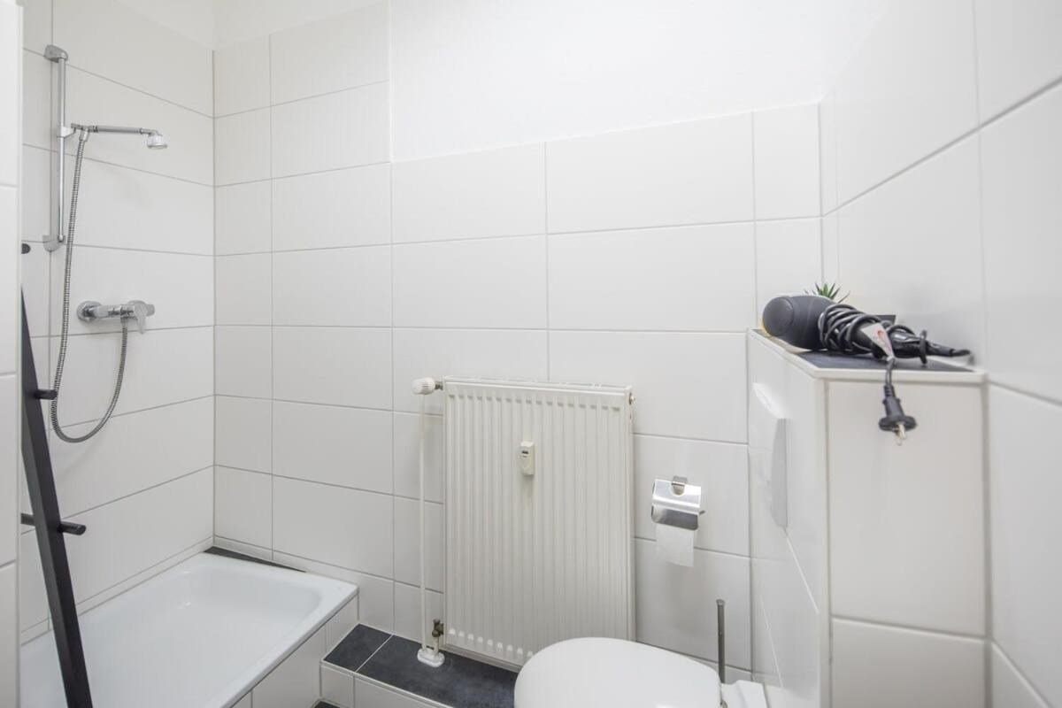 Spacious 2 Bedroom Apartment Hamborg Eksteriør billede